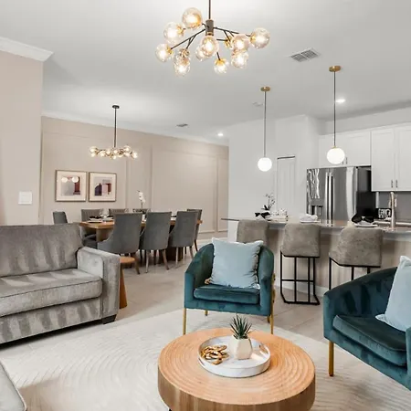 Villa Contemporary Townhouse W Bbq & Pool Sleeps 12